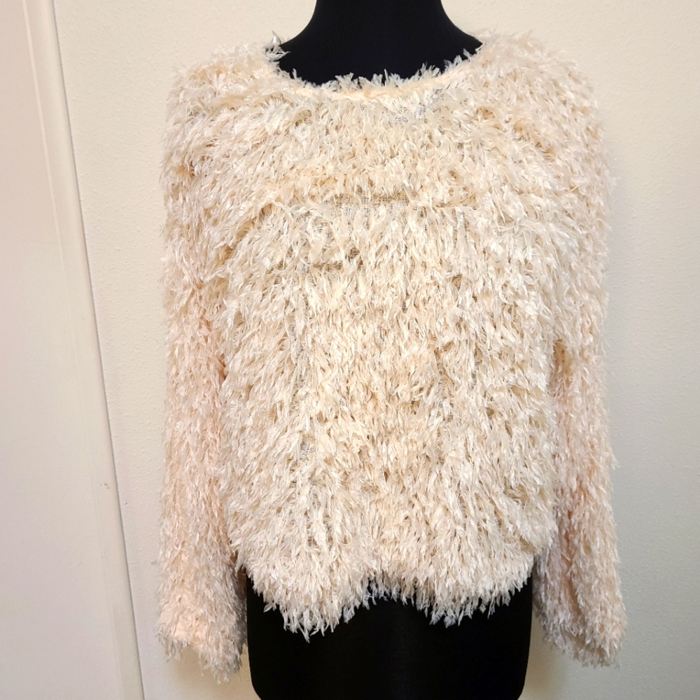 Love Riche cream feathered sweater M